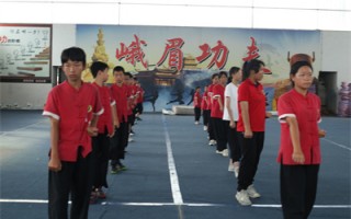 峨眉三小有足球培训吗，峨眉三小有足球培训吗多少钱