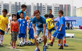 足球俱乐部没钱可以捐吗，足球俱乐部不赚钱还有人投资